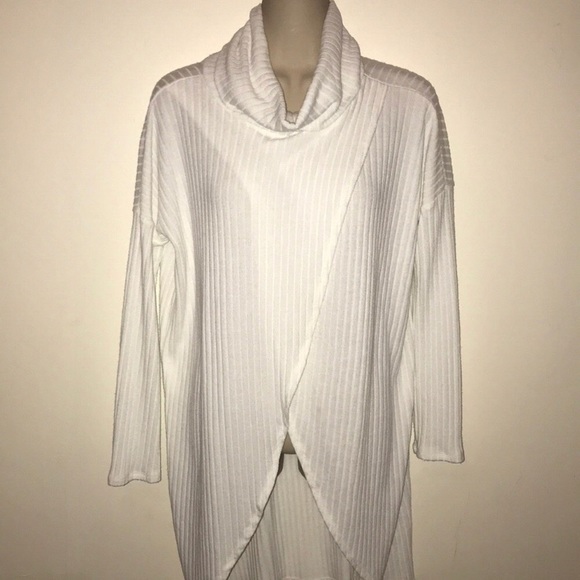 Asymmetrical sweater - Picture 3 of 3